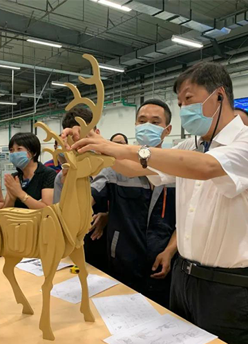 省人大常委會副主任、省總工會主席宋希斌蒞臨森鷹指導調(diào)研、觀摩工匠大賽